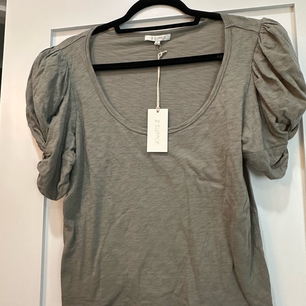 NWT - ZSupply Gray/green Ruched Puff Sleeve Blouse